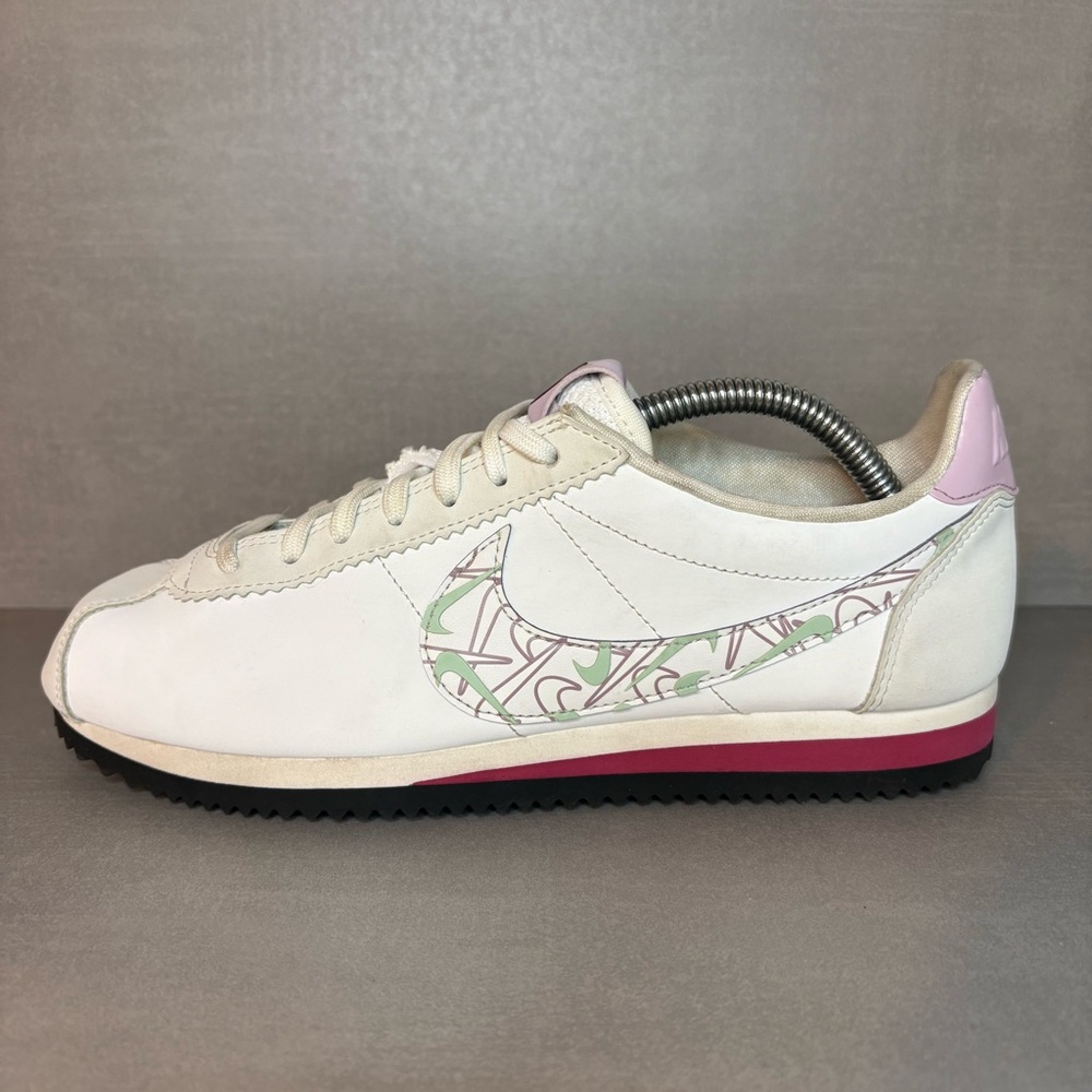 Nike | Classic Cortez SE Shoes - Valentine ; Womens 8